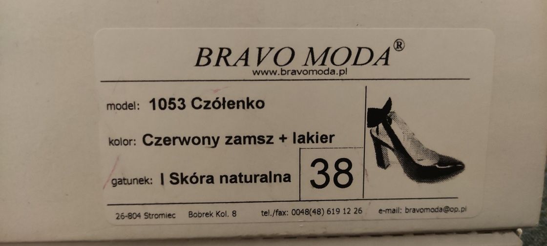 Czerwone czółenka z kokardką