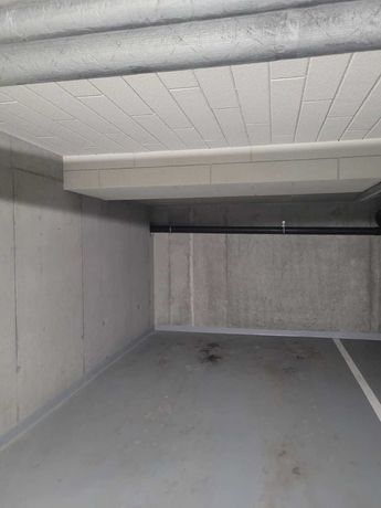 Miejsce parkingowe, komórka  w podziemiach budynku Malborska 29