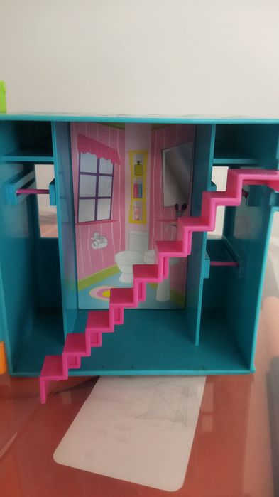 2002 fold out Polly pocket house