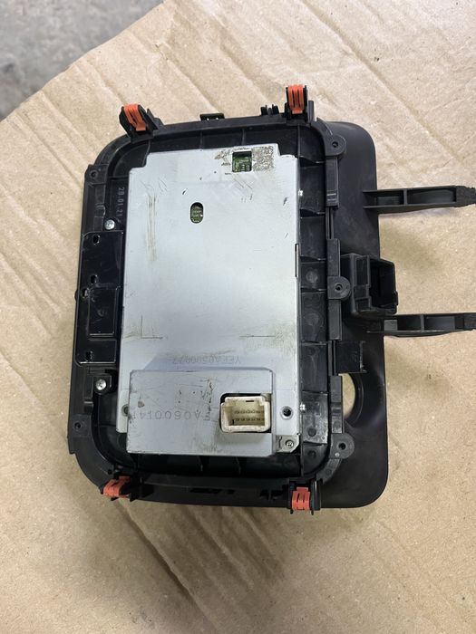 Безпровідна зарядка беспроводная Тойота рав 4 Toyota rav 4