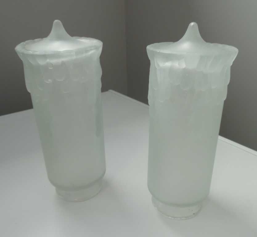 Dois abajures em vidro fosco– formato vela de cera – Anos 70