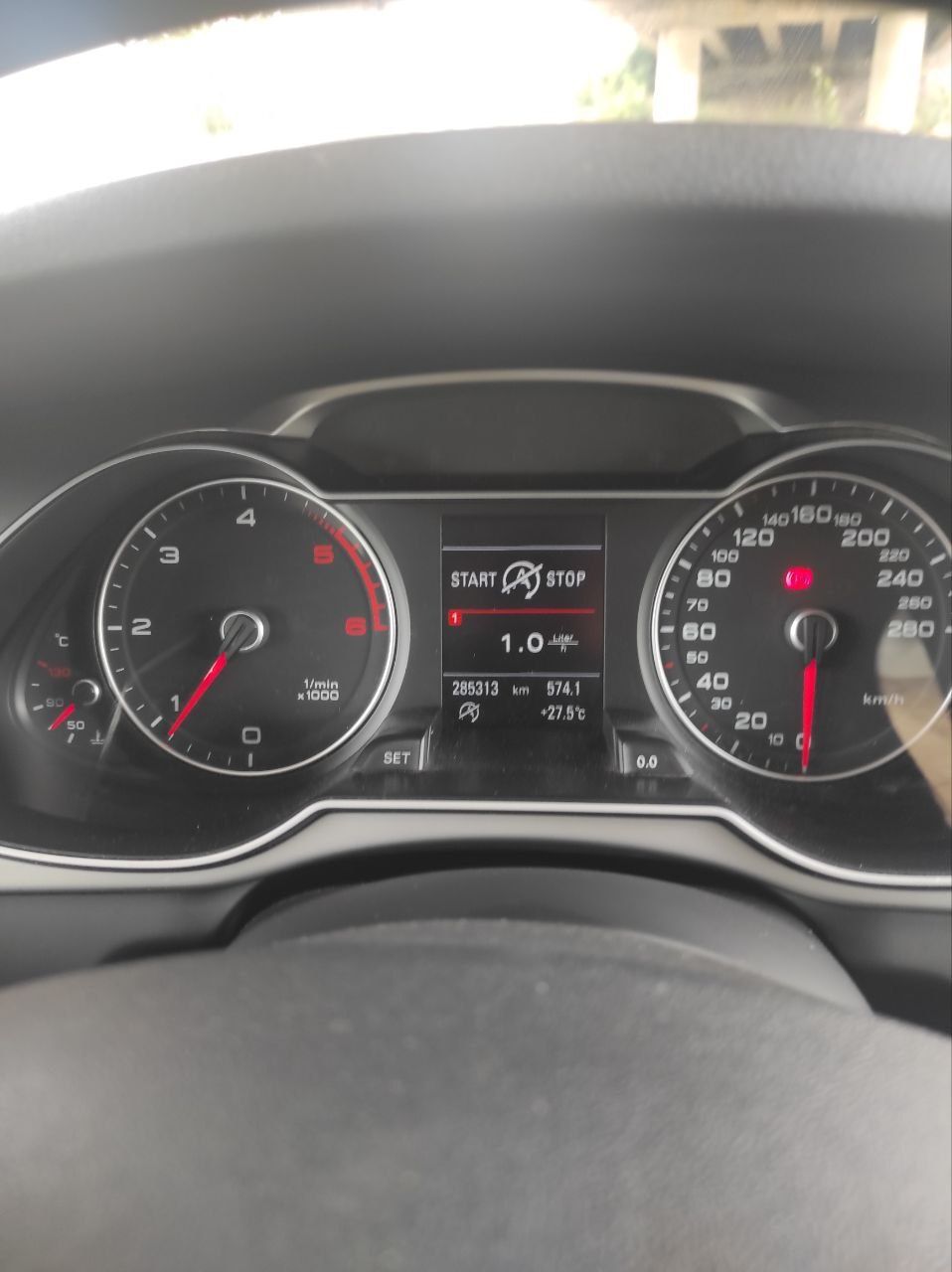 Срочно!Продам Audi a4b8 2014 ТОРГ