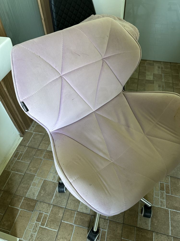 Krzeslo welurowe pudrowy roz