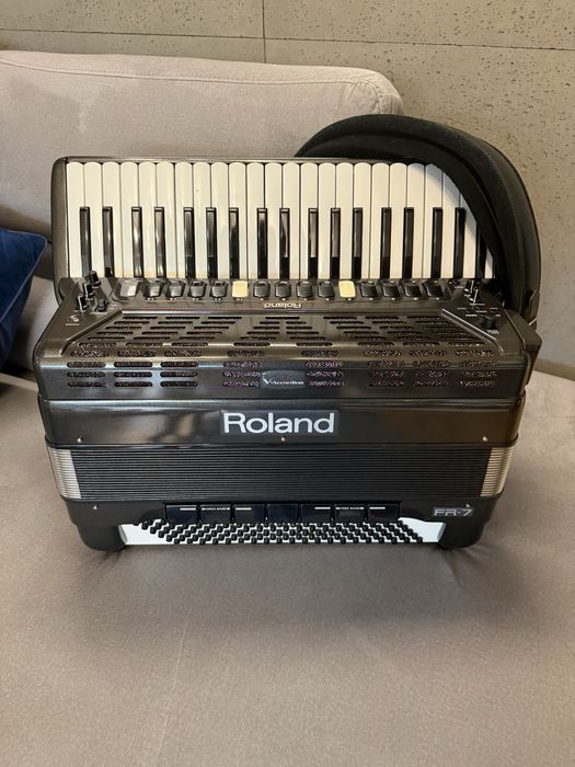Akordeon Roland Fr7
