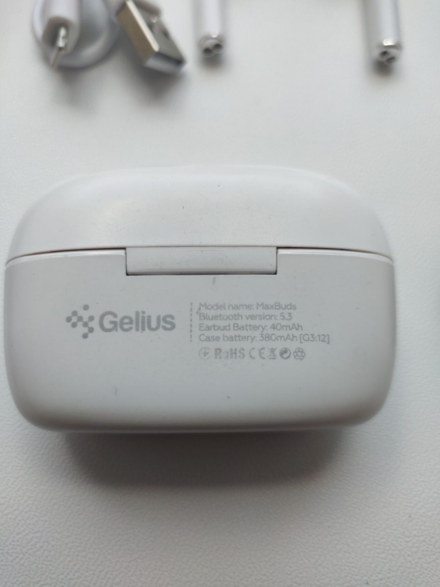 Bluetooth наушники i9S-tws новые + ещё ( цена за все )