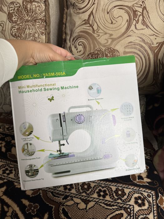 багатофункціональна побутова швейна машинка моделі YASM-505A.