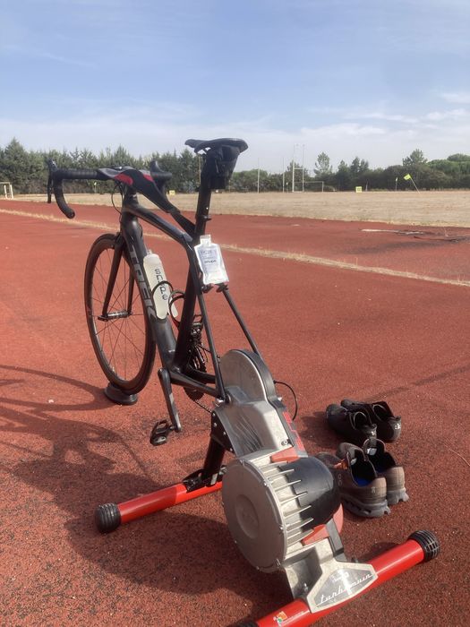 Trek Emonda + Rolo treino Elite Turbo muin