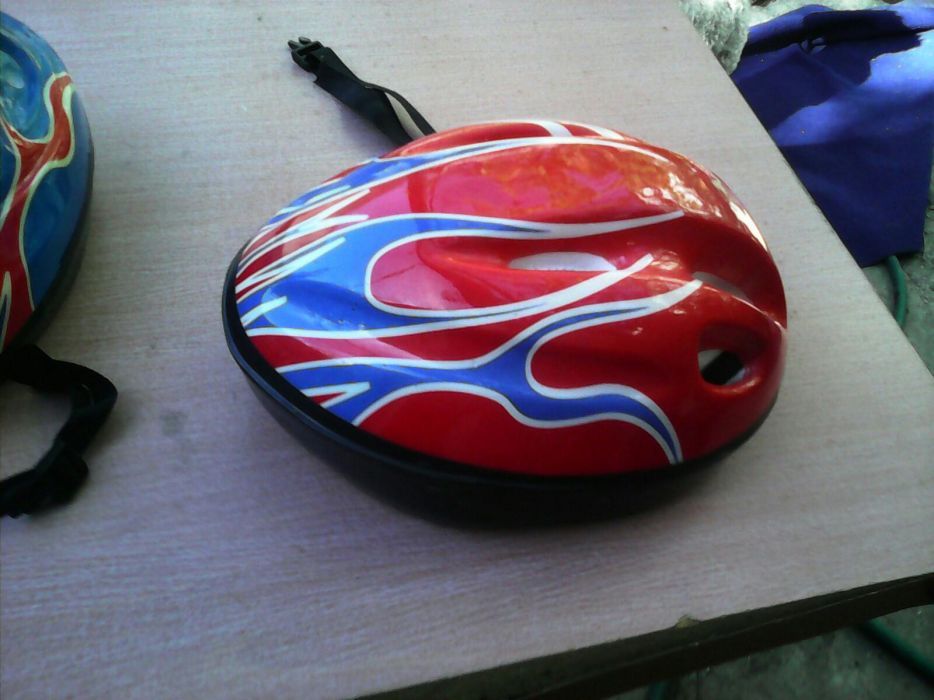 2 capacetes para criança novos