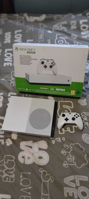 Xbox One S 1Tb +игры