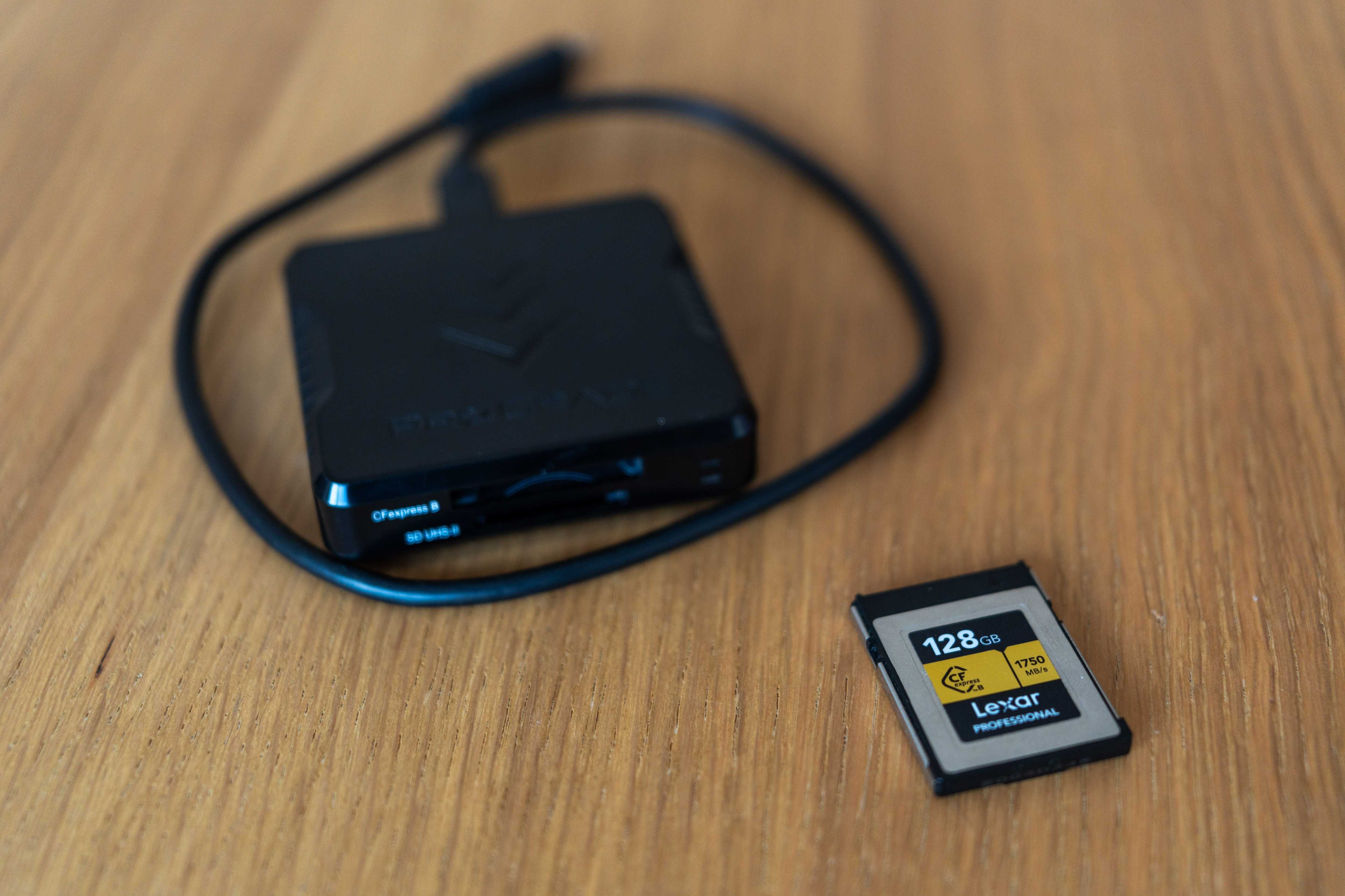 Lexar CF Express B 128GB (Gold) + Leitor Cartões Prograde (CF + SD)