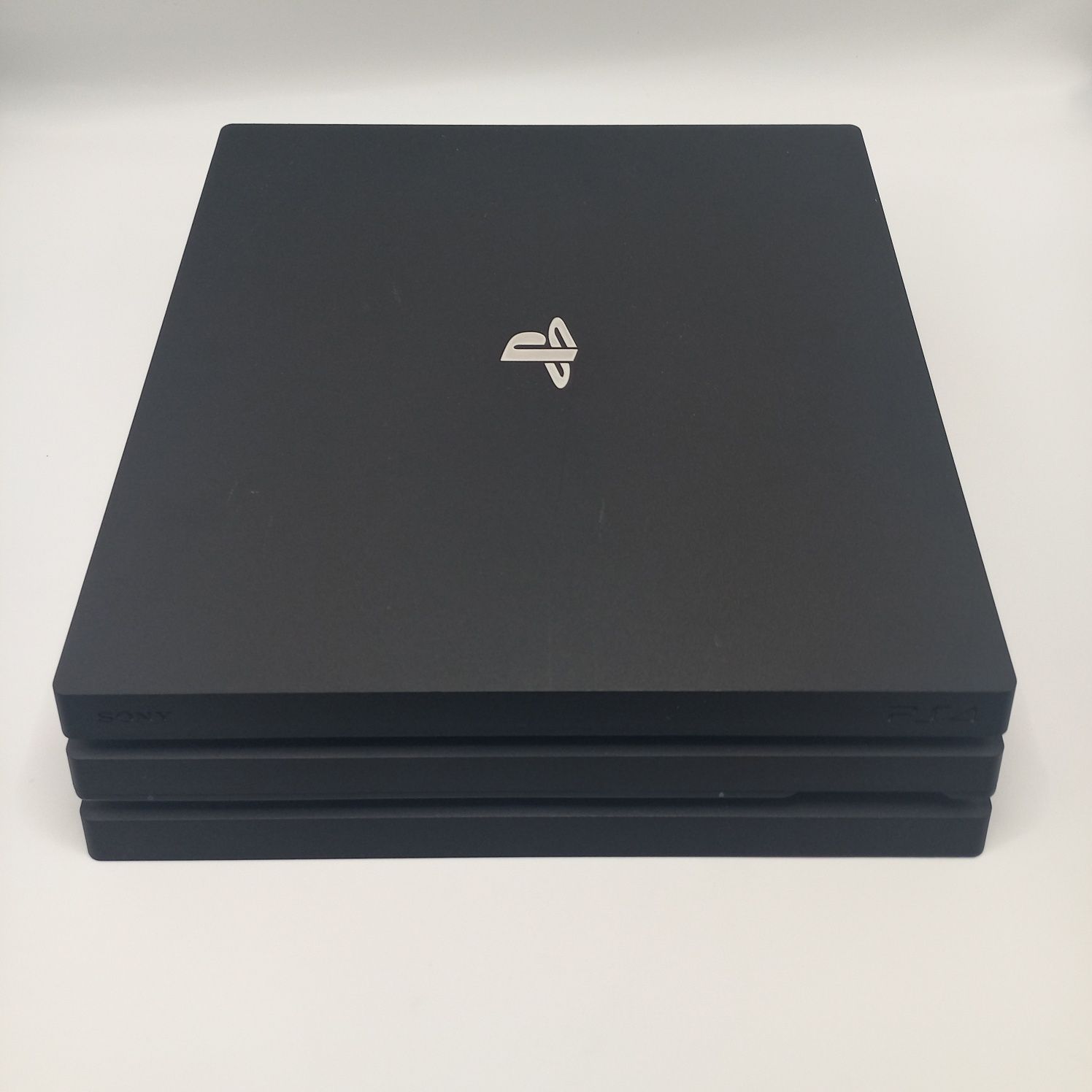 PS4 PRO 1TB em excelente estado