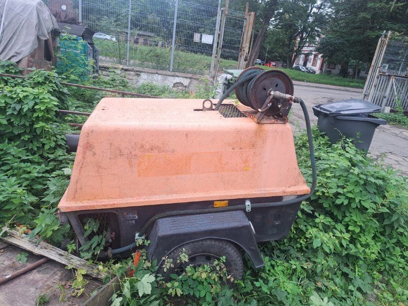 Kompresor śrubowy  z pradnica   P 100 W D Ingersoll-Rand