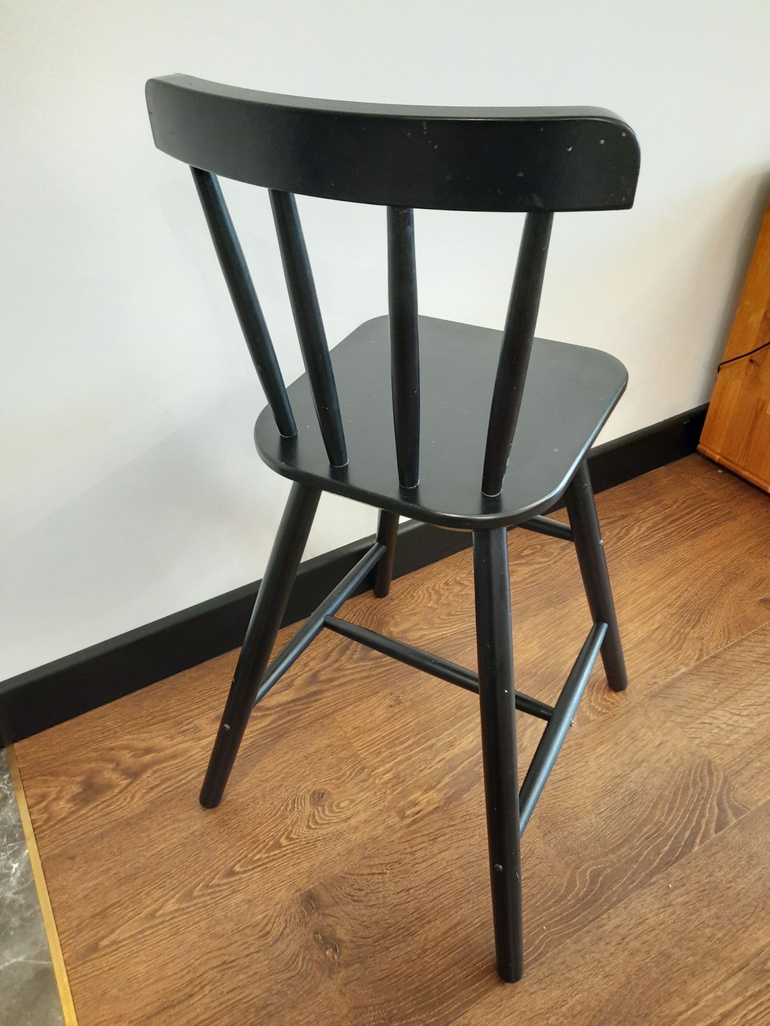 Krzesło dziecięce Ikea Agam (czarne)