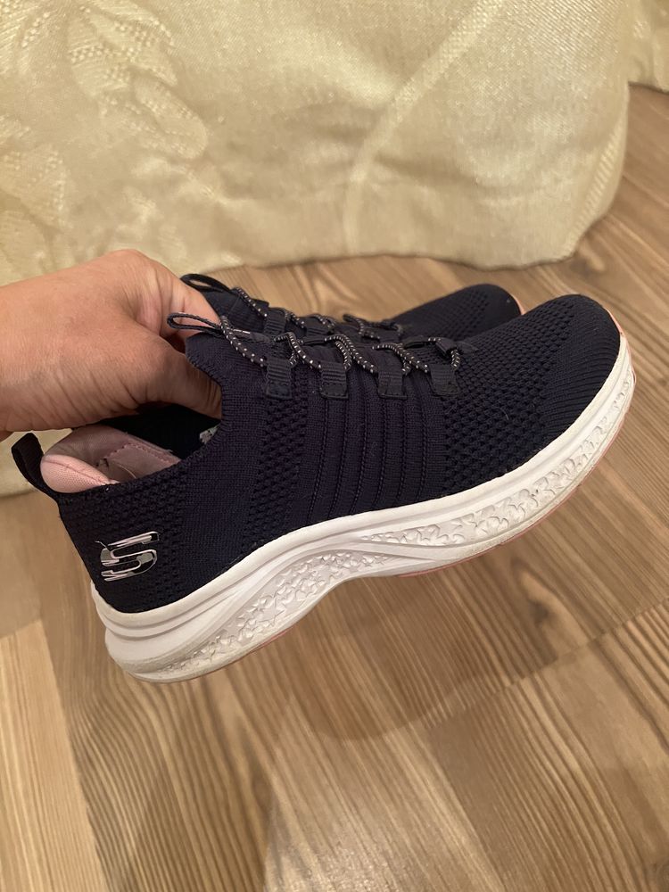 Кросівки Skechers 30 розмір, 19 см