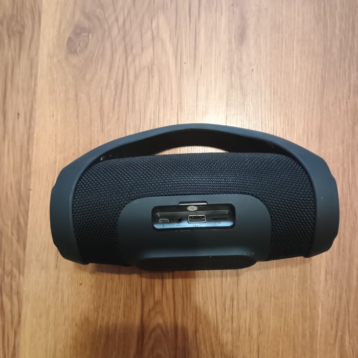 Продам блютуз колонку JBL