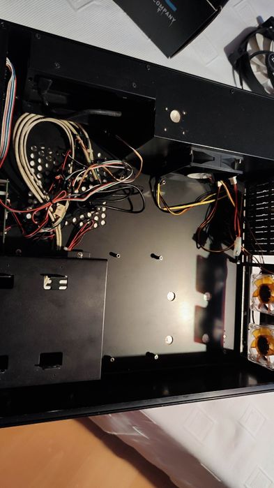 Caixa de PC marca A+ tipo média center
