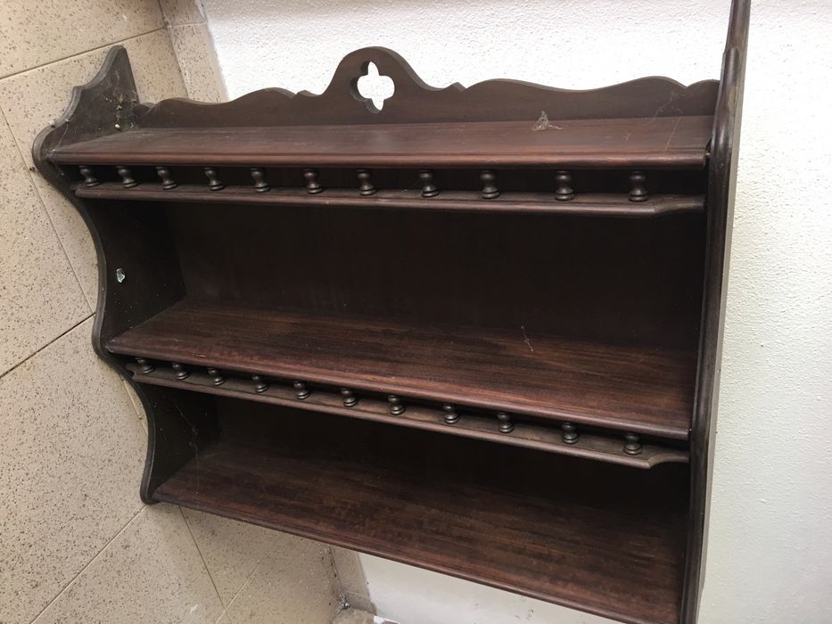 2 Estantes/estanheiras em mogno.