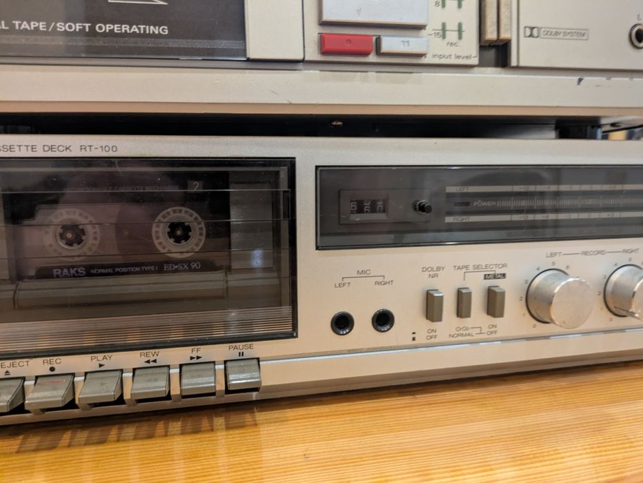 Магнітофон Sharp rt 100.