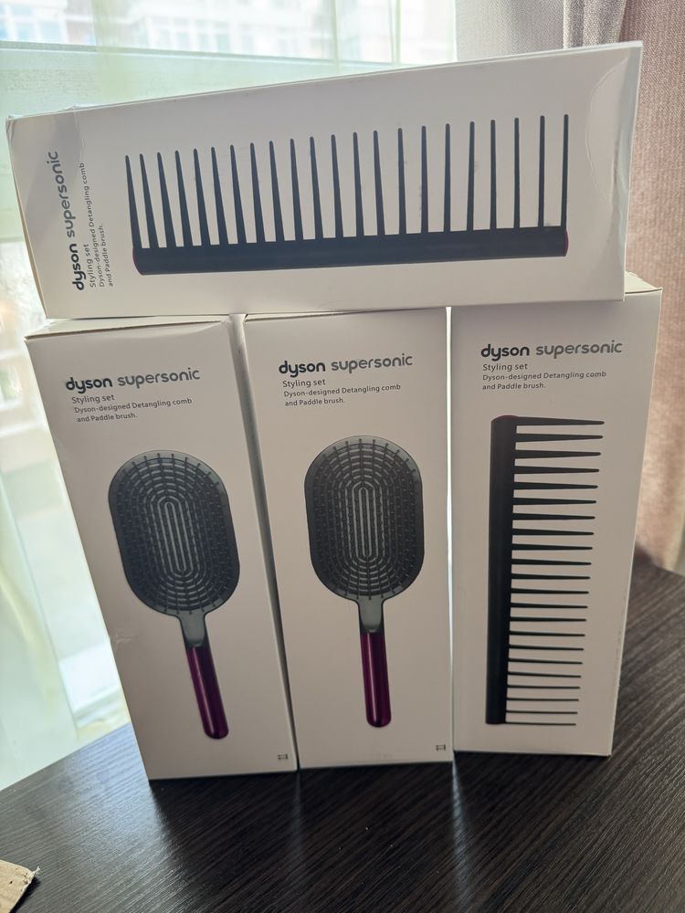 Подарунковий набір щітка + гребінь Дайсон Dyson Supersonic