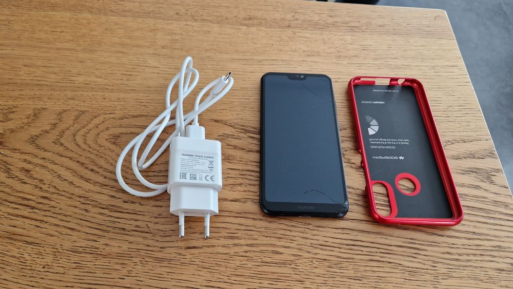 Huawei P20 Lite + etui + oryginalna ładowarka