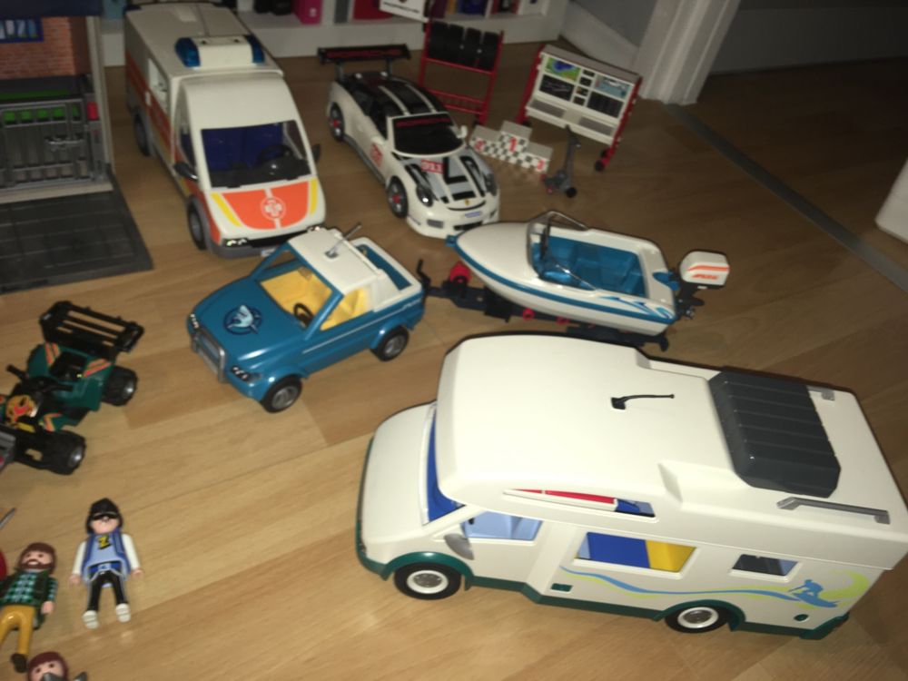 Playmobil olbrzymi zestaw wart 2200 więzienie karetka kamper radiowóz