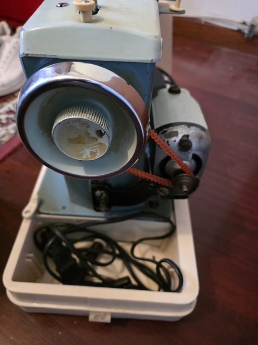 Maquina de costura Alfa 109 portátil