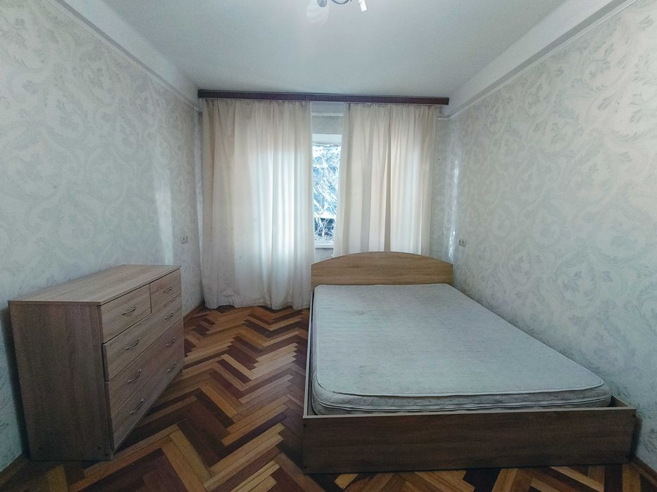 Здам гарну, комфортабельну 3-к квартиру в 15 хв. пішки м. Чернігівська