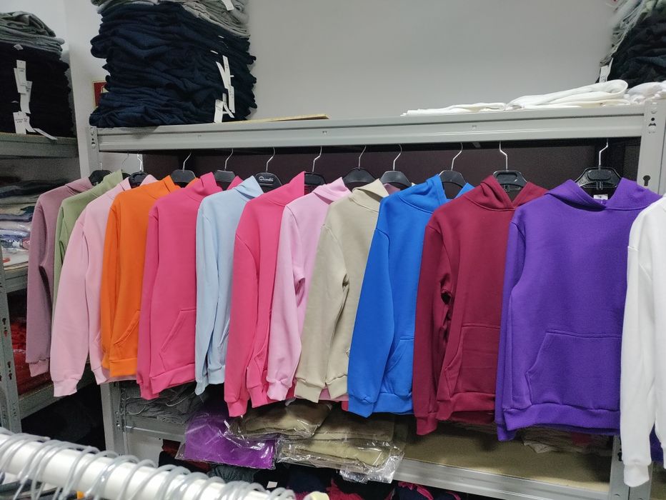 Sweates 6 Euros.               Só para REVENDA