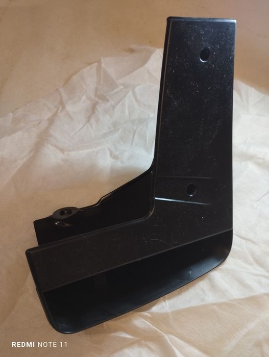 Бризговик задній лівий Nissan Leaf