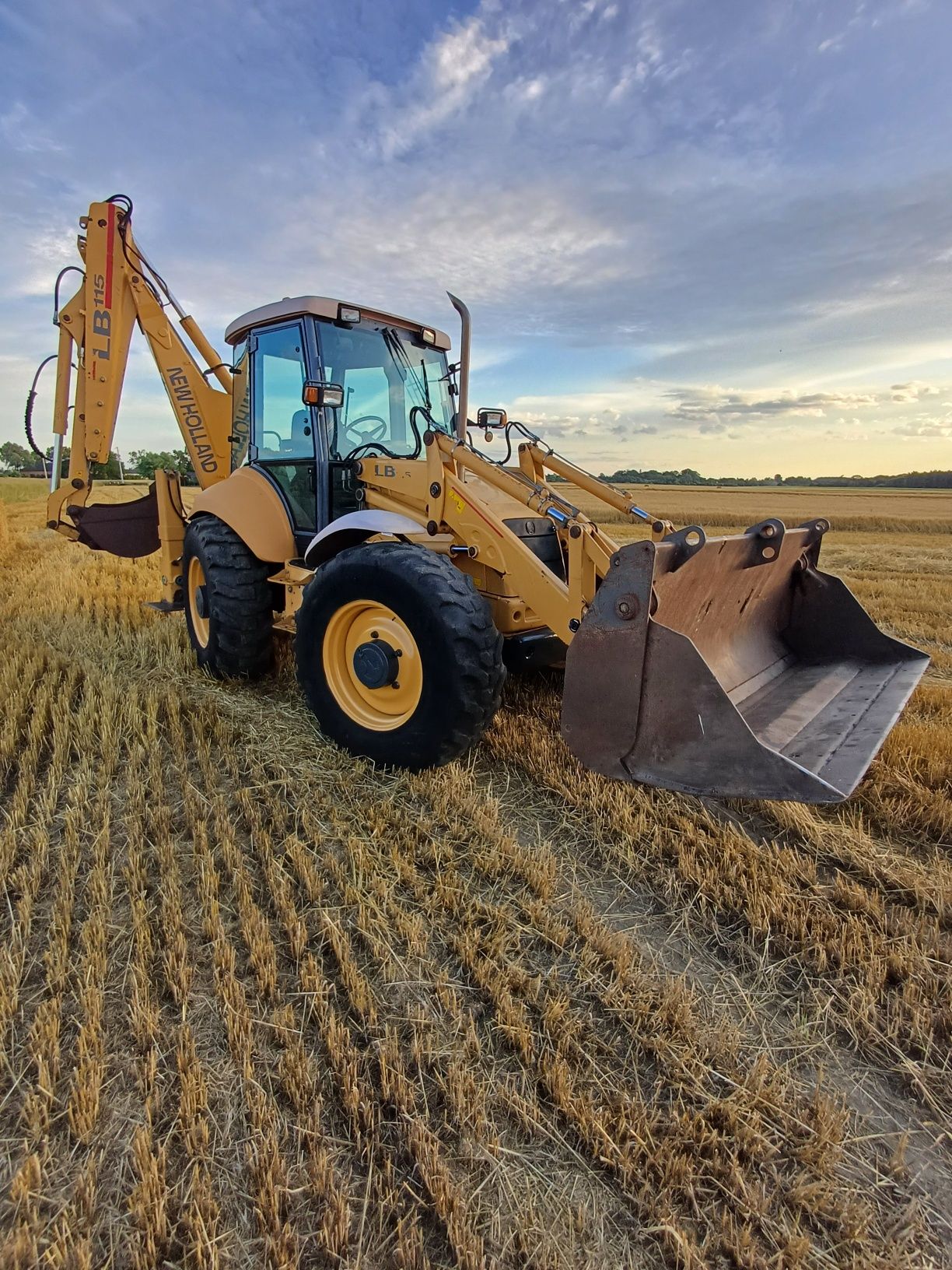 New holland LB115