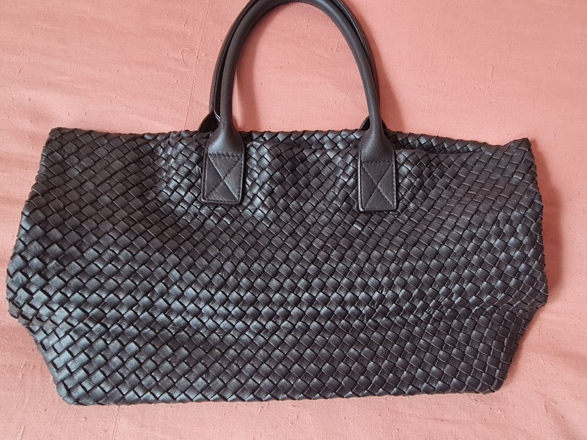 100$. Bottega Veneta коричневая кожа! Ручное плетение!