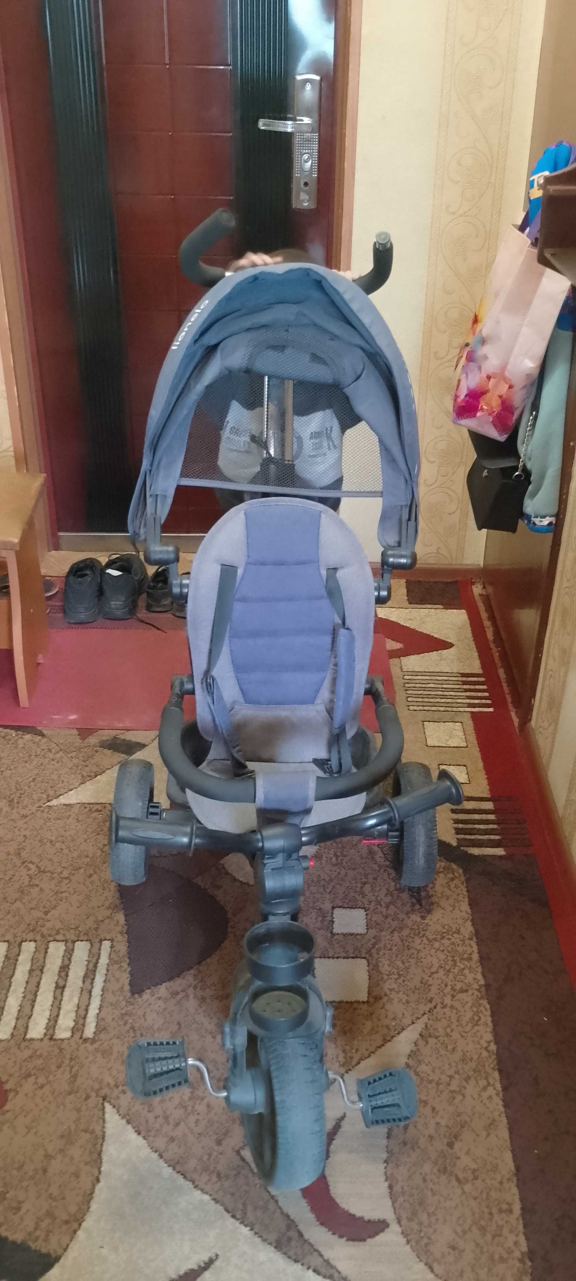 Трёхколёсный велосипед с родительской ручкой