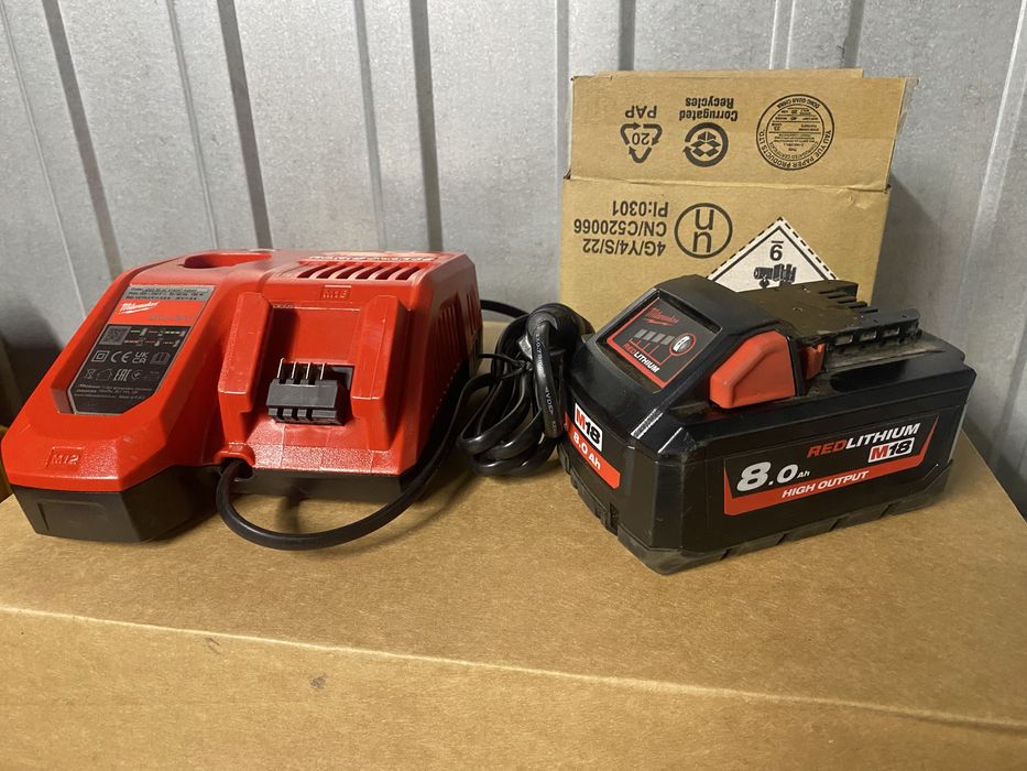 Milwaukee ładowarka M12-18FC oraz bateria M18 highoutput 8A