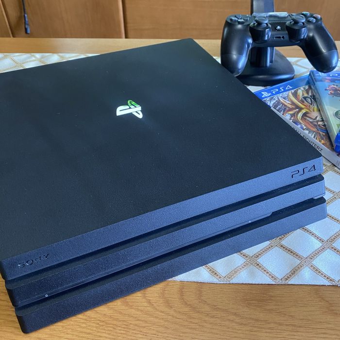 PS4 PRO - com acessorios e jogos (opcional)