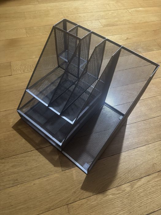 Металевий настільний органайзер для документів і канцелярії ще є білий