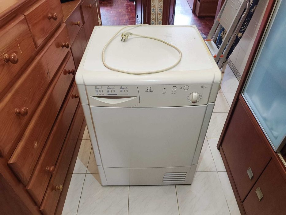 Máquina de Secar Indesit IS70CEX