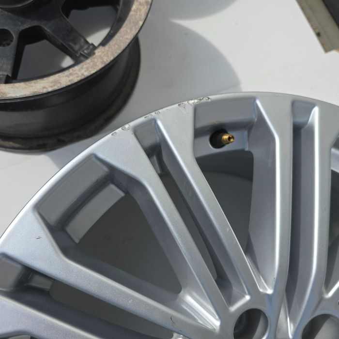 Felga aluminiowa AUDI A4 B9 8W 188J ET31  5x112 1szt