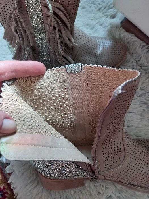 Низкие лёгкие летние сапоги под любую одежду.38 размер