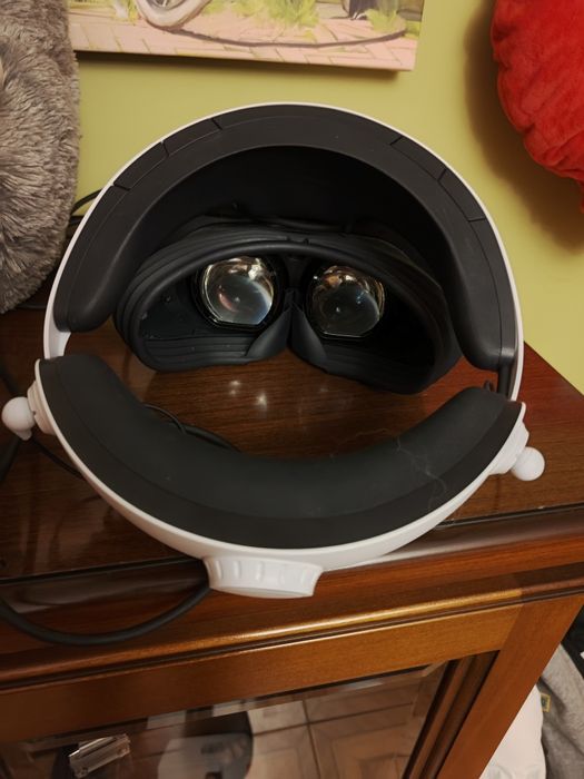 Sony PlayStation VR2 – okulary VR w idealnym stanie.