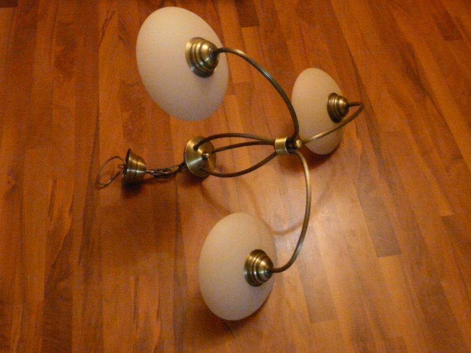 Lampa salonowa gabinetowa do sypialni mosiężna 3 klosze tzw. berety