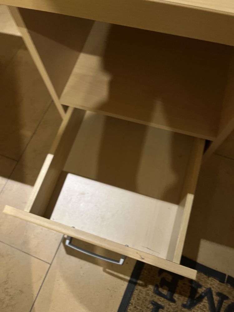 Secretaria com bom estado de conservação 1,20x52