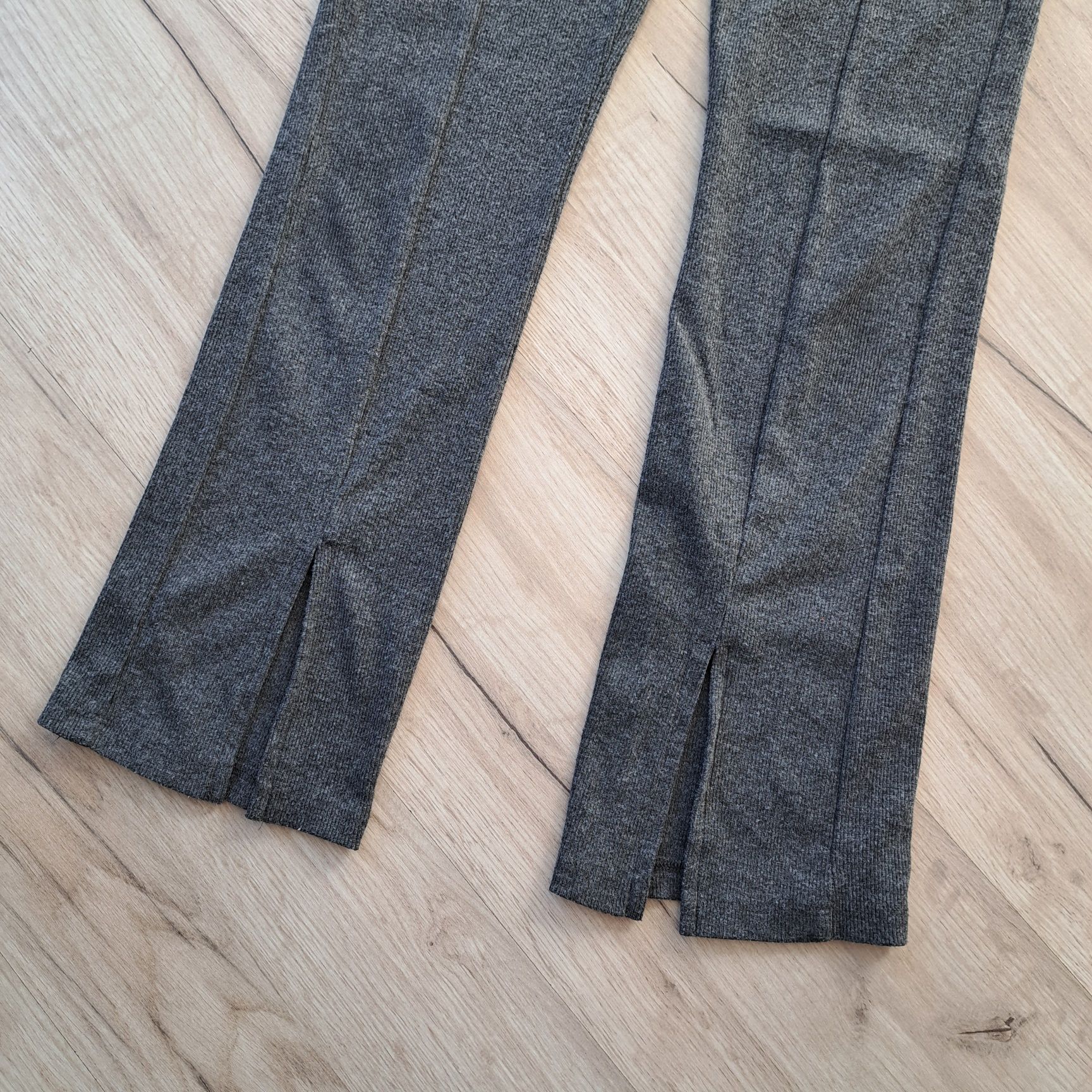 Dziewczęce spodnie legginsy, rozmiar 152, Reserved