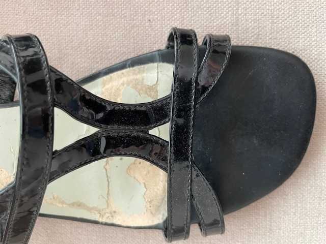Sandały czarne lakierowane Clarks 37