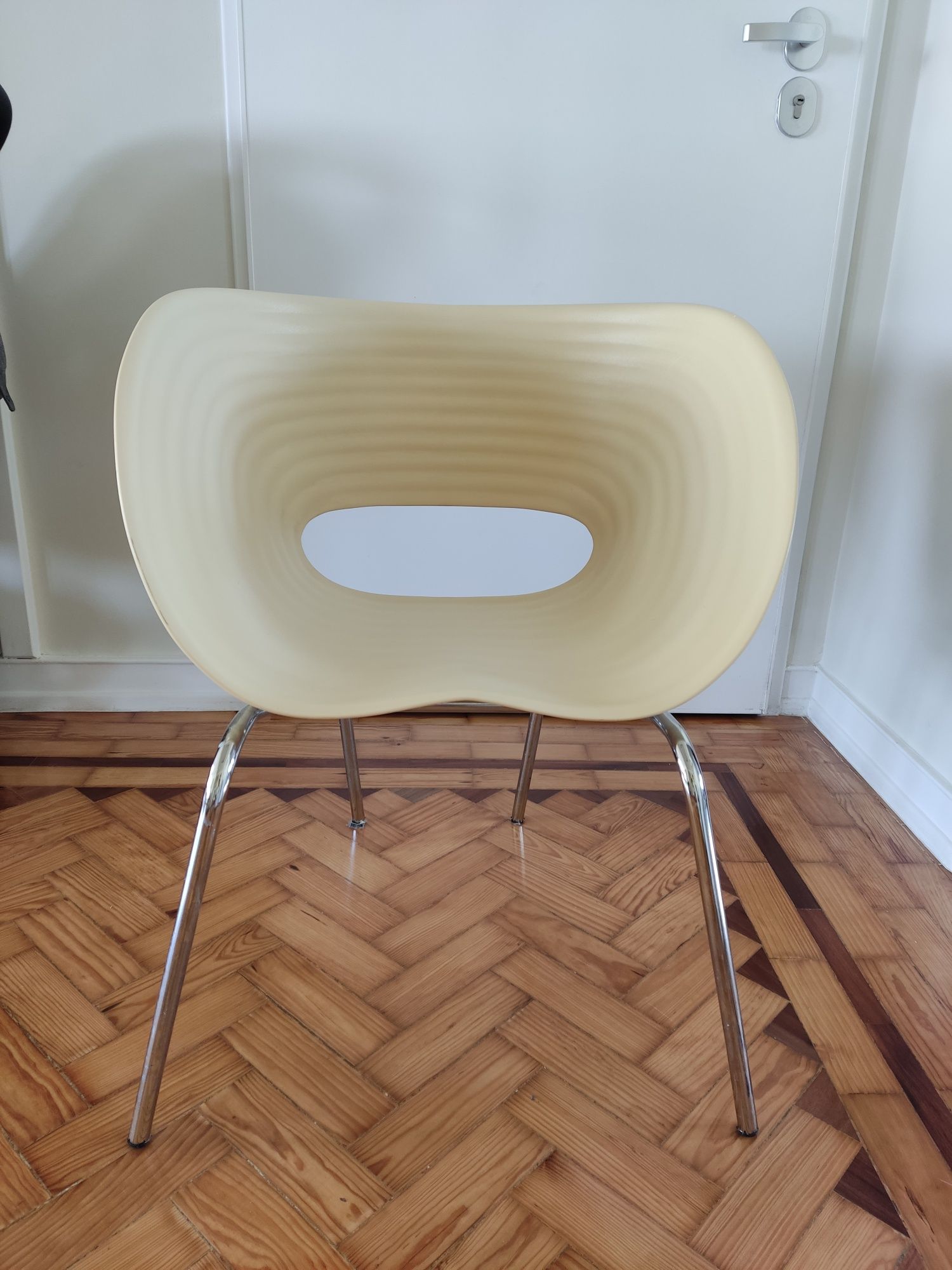 Cadeira design branca/creme