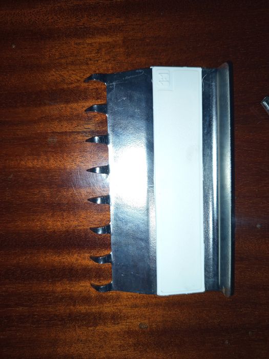 Продаю двохфонтуруну в'язальну машинку АНУШКА (+ клубочок у подарунок)