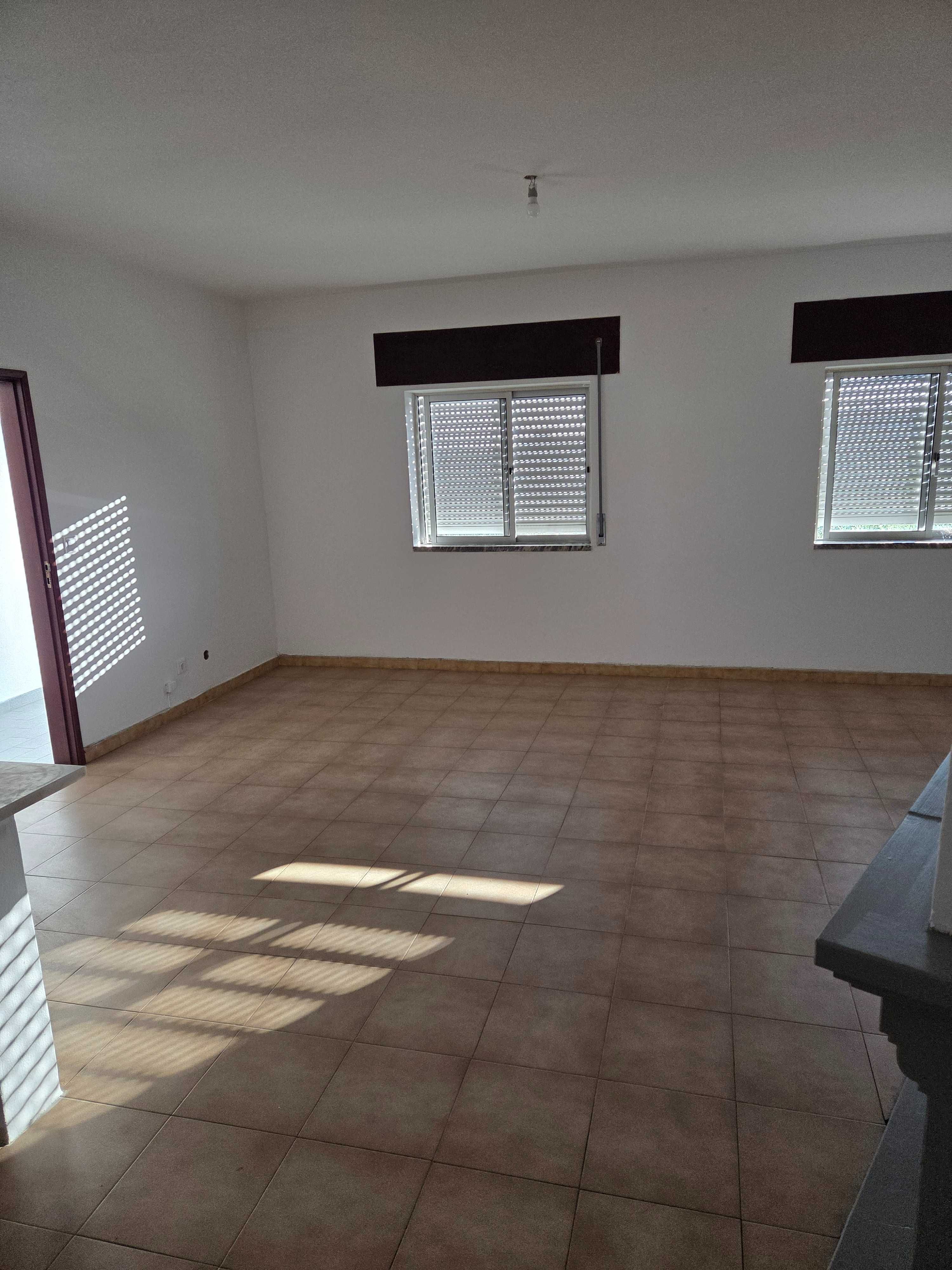 Aluga-se T2 -  Castelo Branco (perto Modelo)
