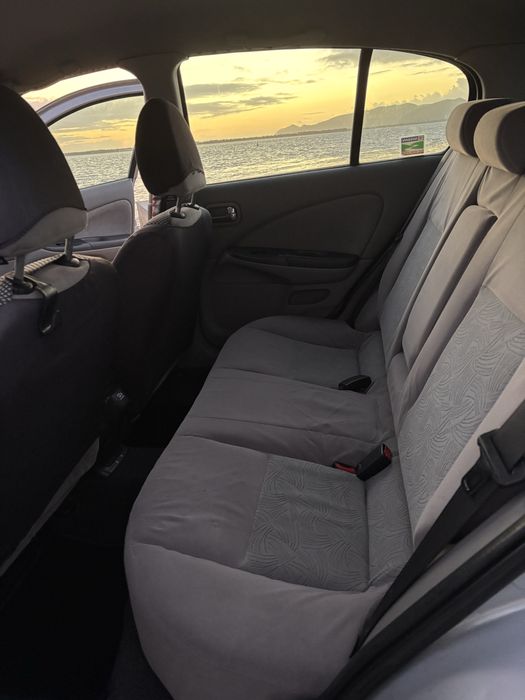 Nissan Almera N16 1.5 com sensores de estacionamento traseiro