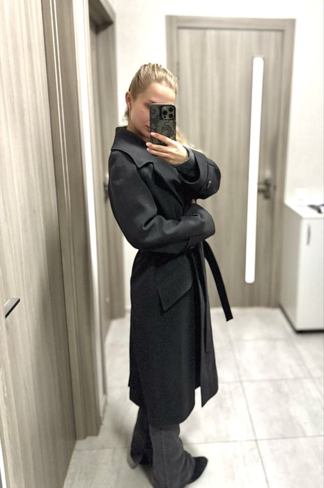 Сіре пальто із вовни