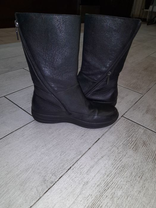 Продам жіночі чобітки