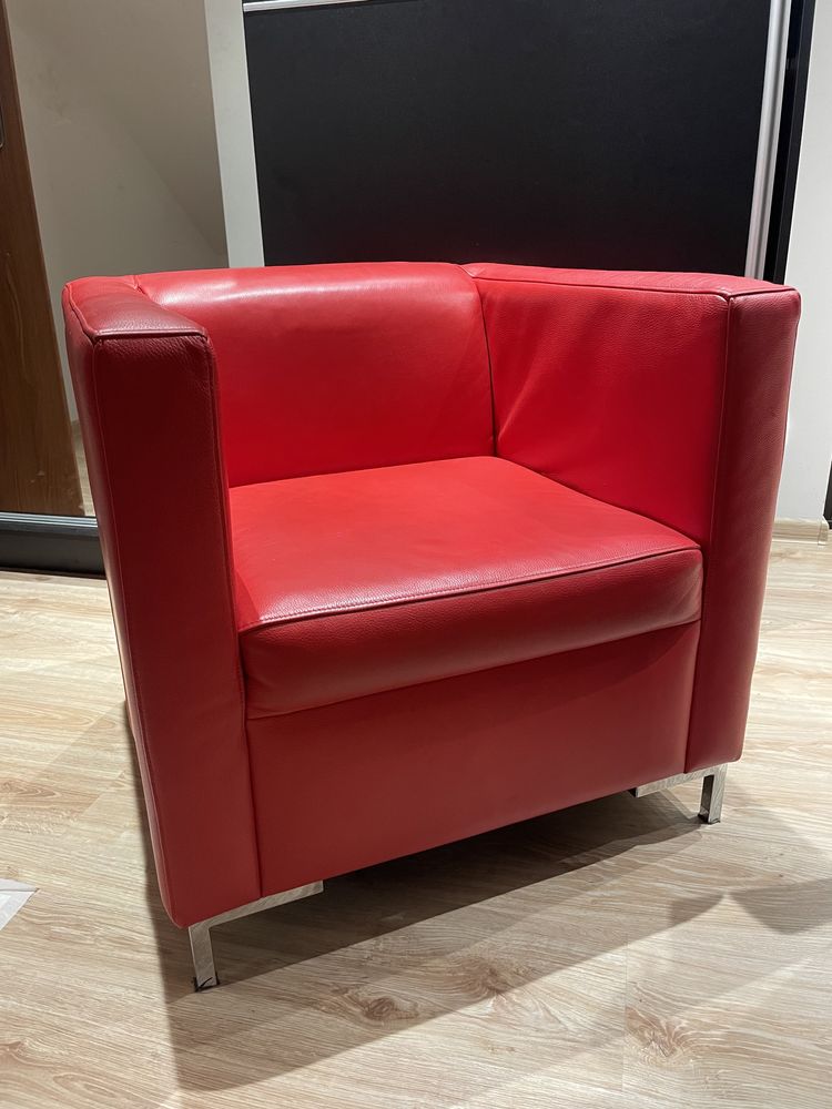 Fotel skórzany czerwony stan bdb